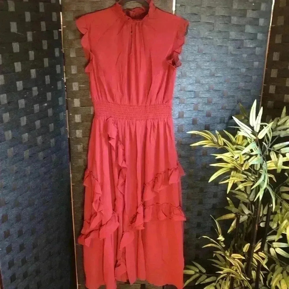 🌹Woman's Reddish Orange ruffle dress size 6P🌹
